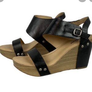 Lucky Brand Marleighh Leather Wedges